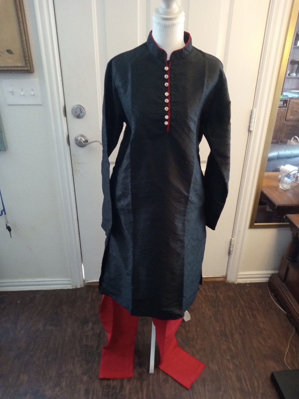 SKAKIJ Men's S-M Classic Black Sherwant Set with Red Trim